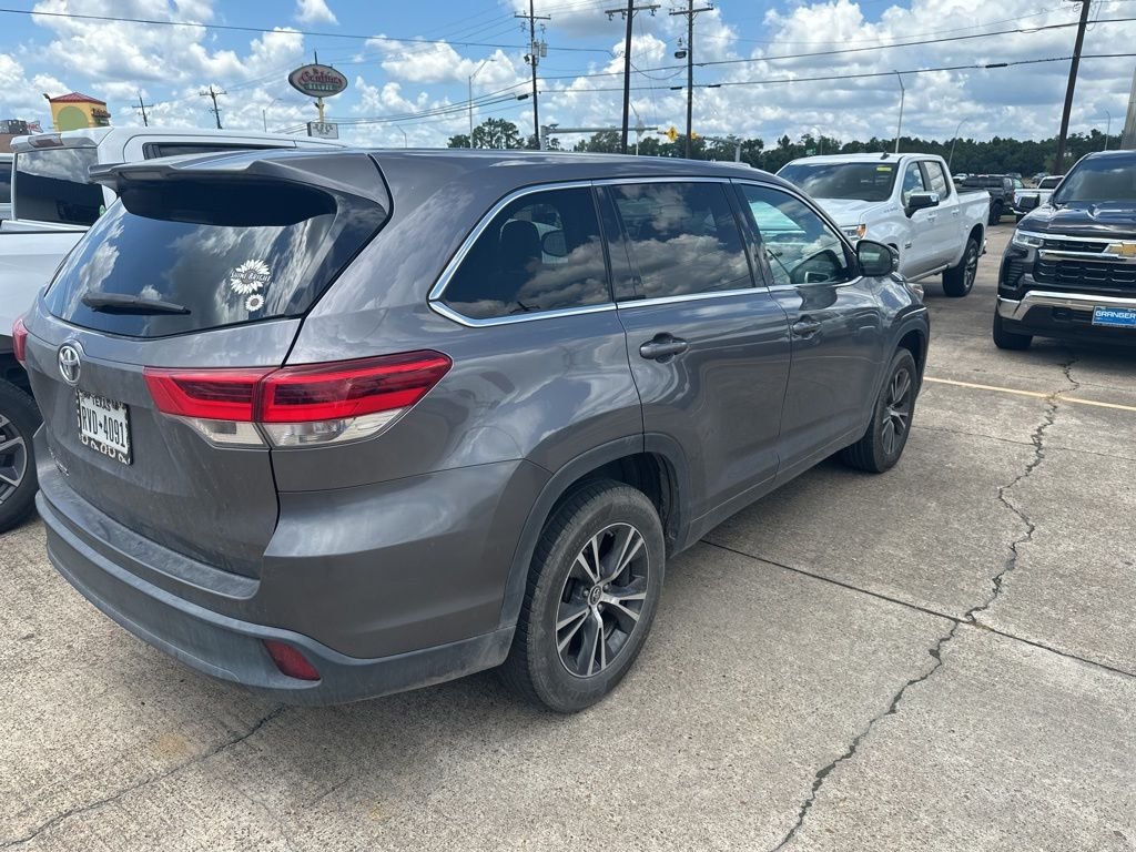 Used 2017 Gray Toyota LE image 10