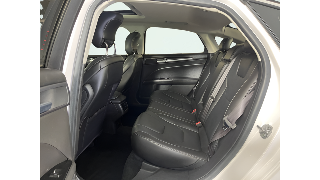 Used 2014  Ford Titanium image 12