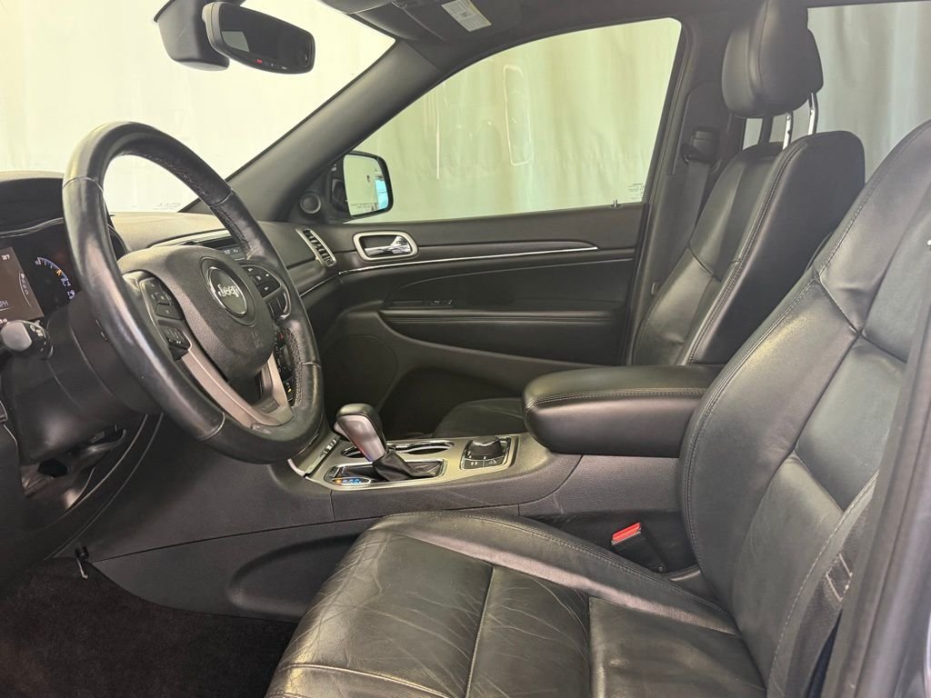 Used 2018 Granite Crystal Metallic Clearcoat Jeep Limited image 9
