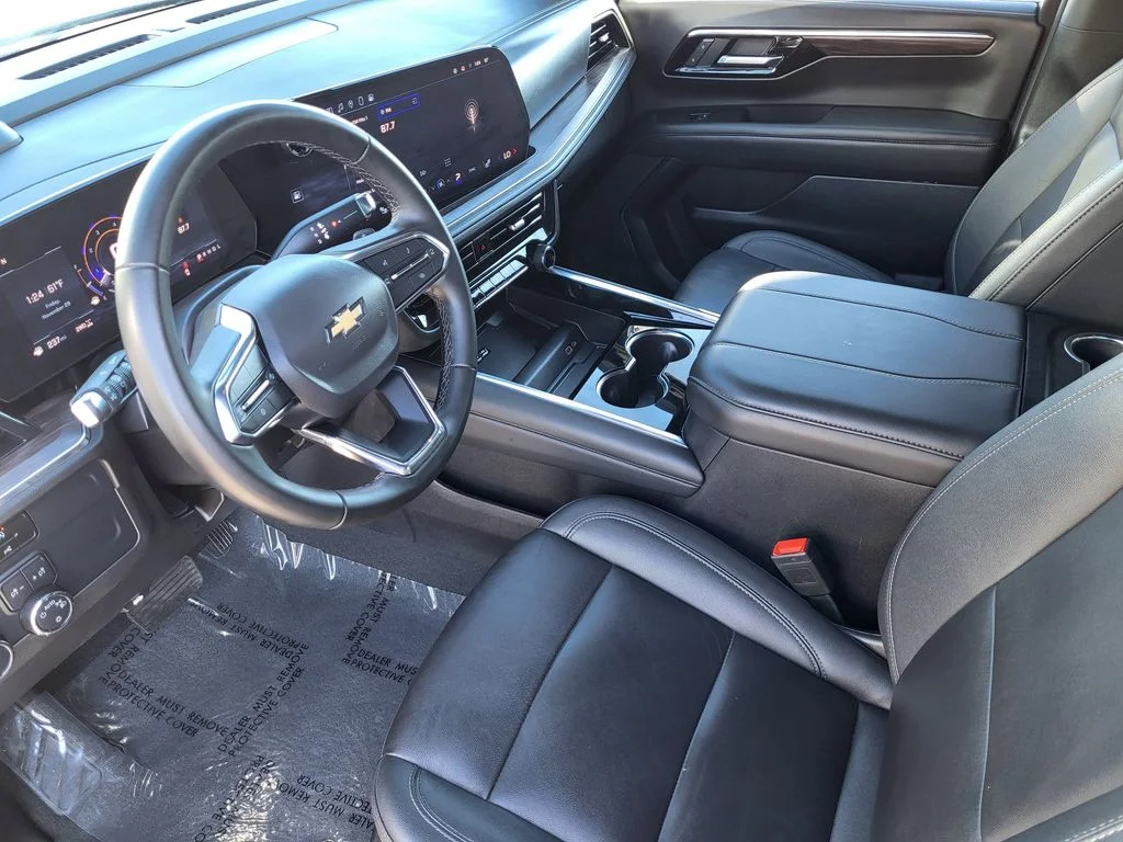 Used 2025 Lakeshore Blue Metallic Chevrolet LT image 9