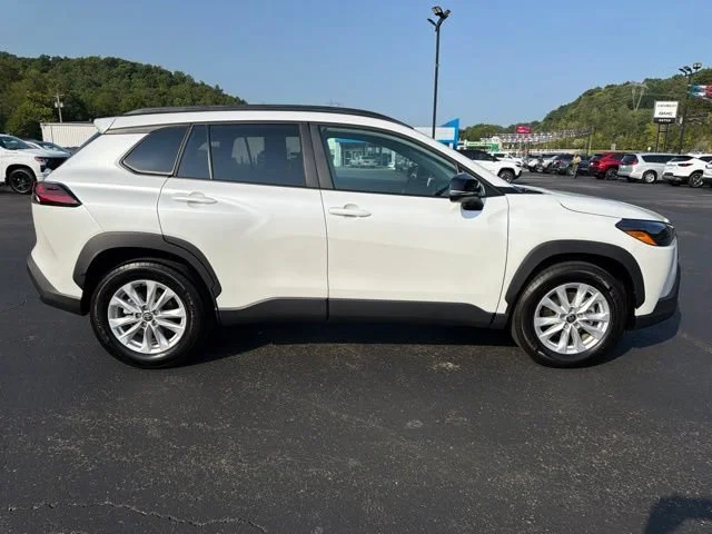Used 2026 Off-white Toyota LE image 9