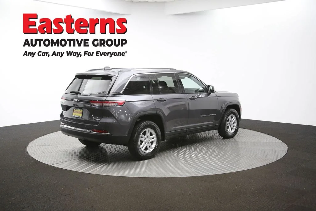 Used 2023 Gray Jeep Laredo image 41