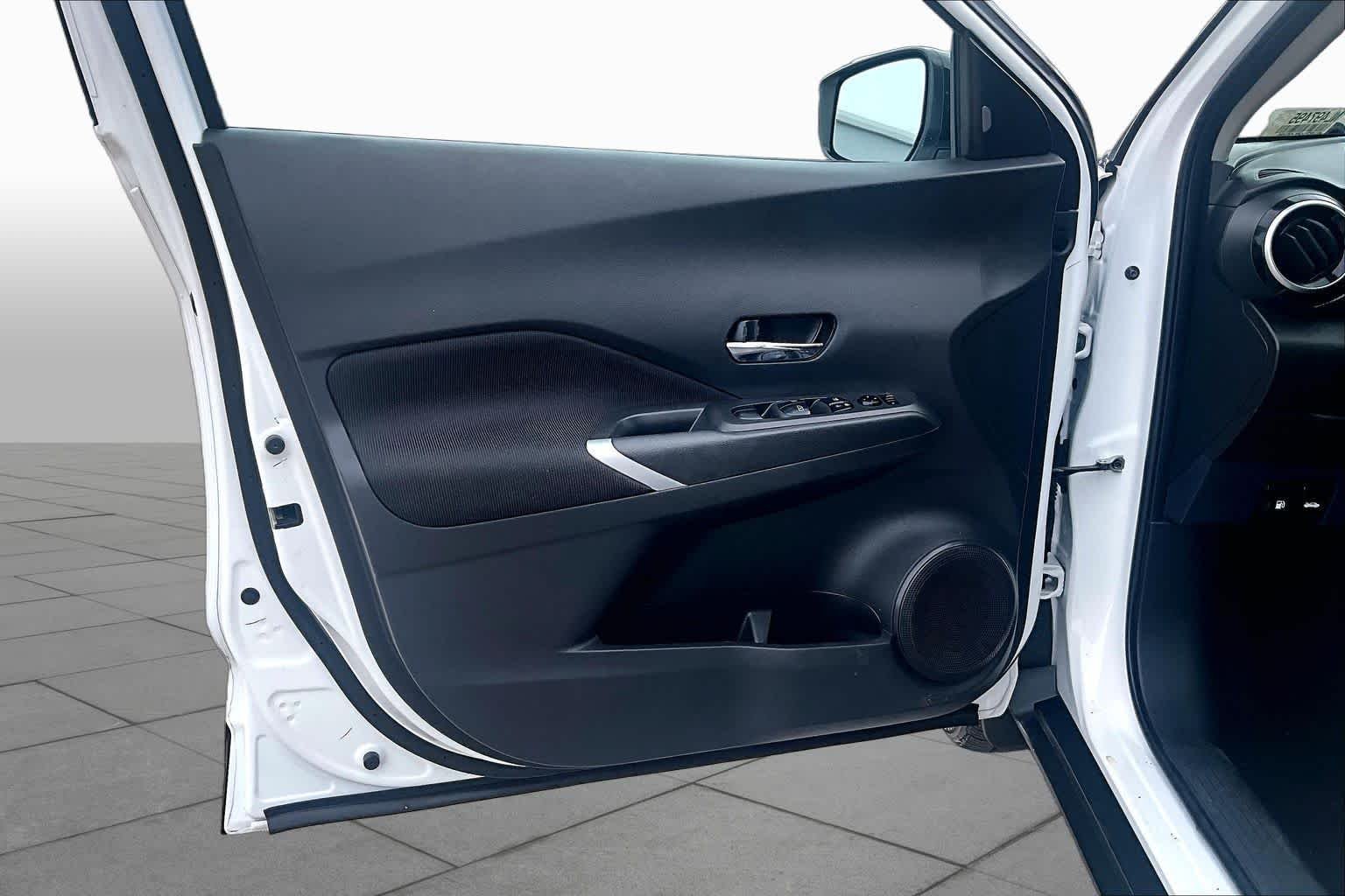 Certified Used 2022 Aspen White Tricoat/Super Black Nissan SV image 21