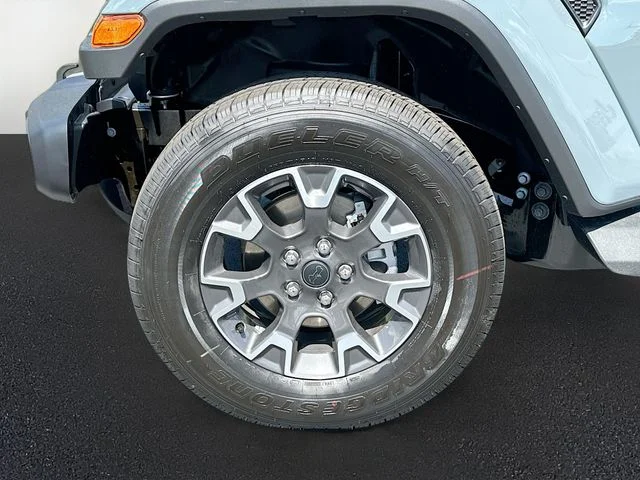 New 2026 Anvil Clear-Coat Exterior Paint Jeep Sahara image 21