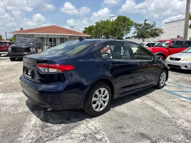 2025 Toyota Corolla LE - Photo 3