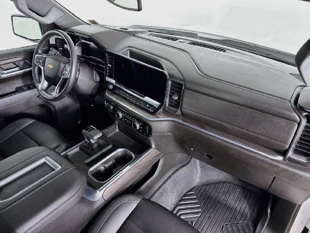 Used 2022 IRIDESCENT PEARL TRICOAT Chevrolet LTZ image 32