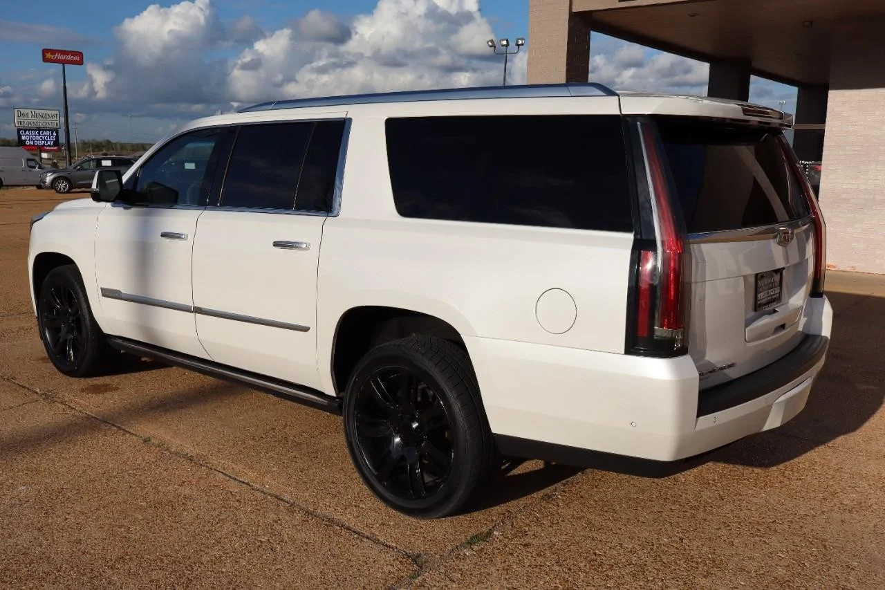 Used 2019 Crystal White Tricoat Cadillac Platinum image 3