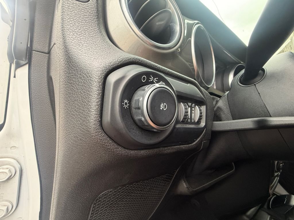 Used 2019 White Jeep Unlimited Sahara image 23