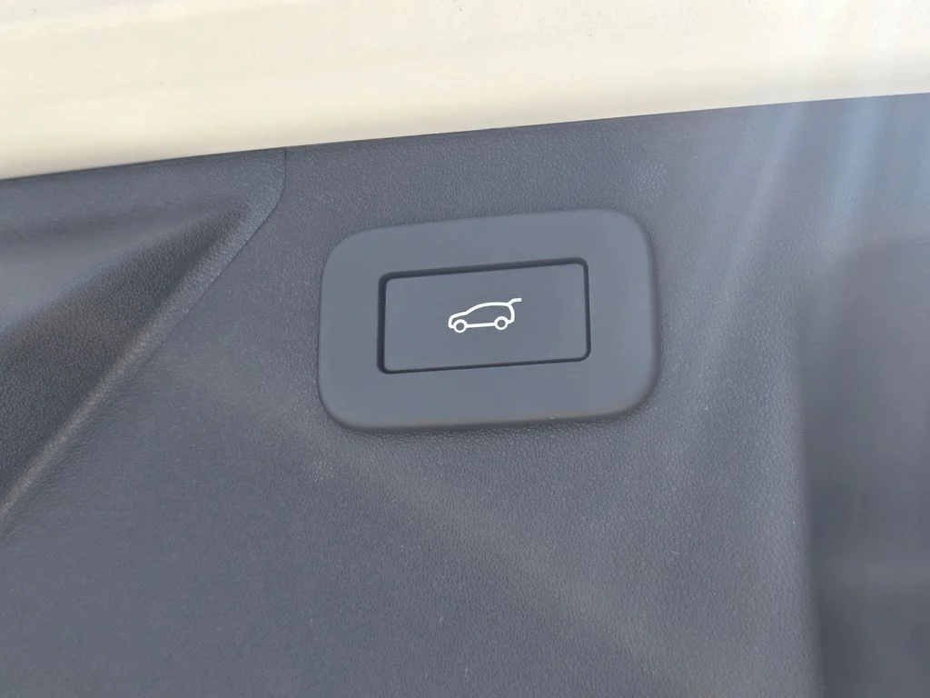 New 2026 Fuji White LAND ROVER Landmark image 13