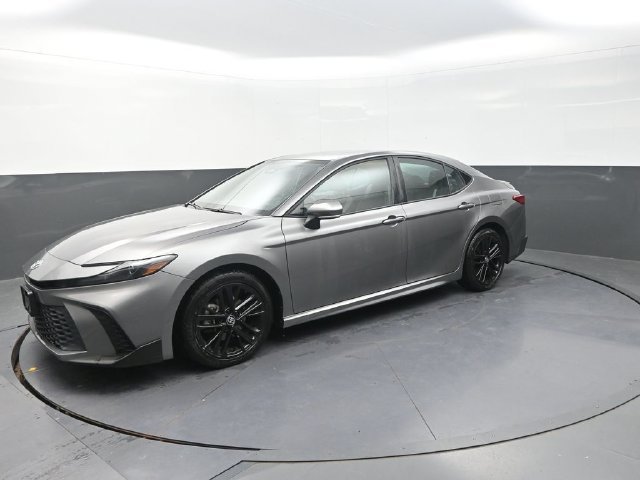 Used 2025  Toyota SE image 3