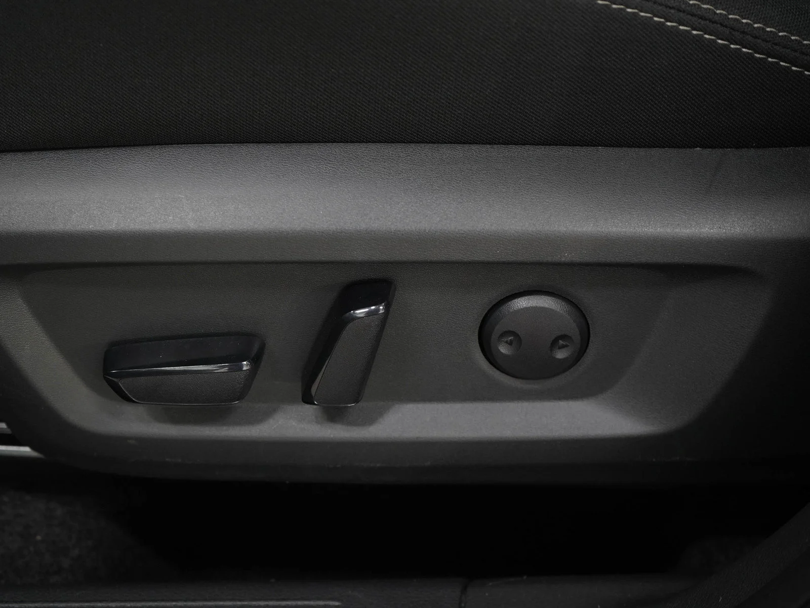Used 2024 Super Black Nissan SV image 24