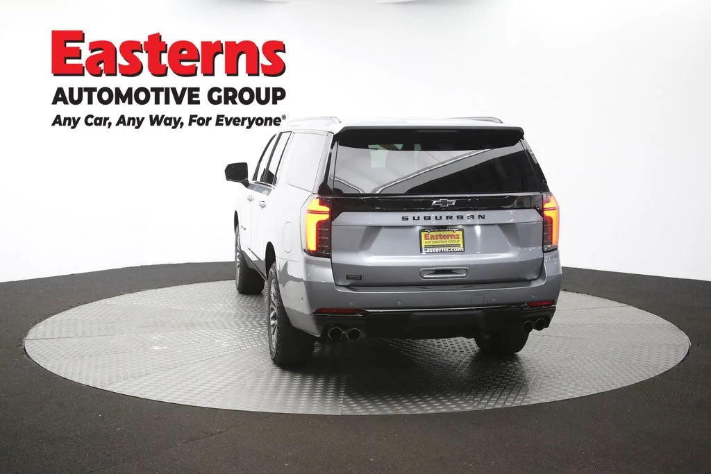 Used 2025 Gray Chevrolet Z71 image 40