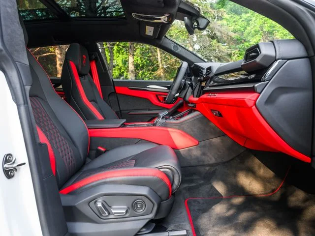 Used 2025  Lamborghini SE image 39