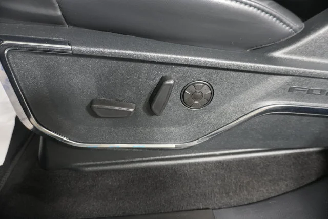 Used 2026 Agate Black Metallic Ford Platinum image 25