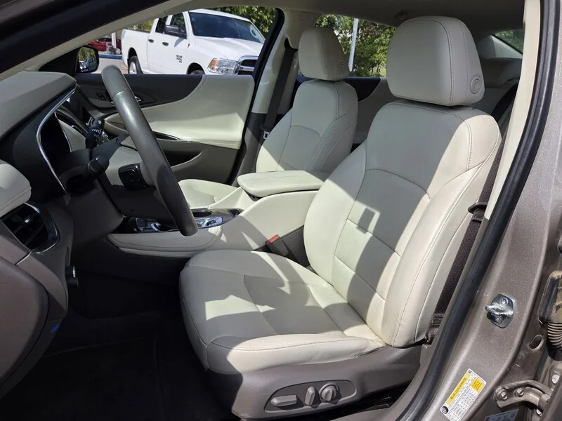 Used 2024 Mineral Gray Metallic CHEVROLET LT image 7