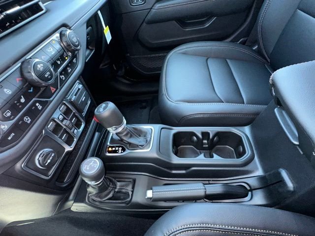 2025 Jeep Wrangler 4-Door Sahara - Photo 27