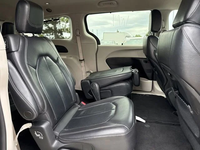 Used 2022 Ceramic Gray Clearcoat Chrysler Touring L image 10