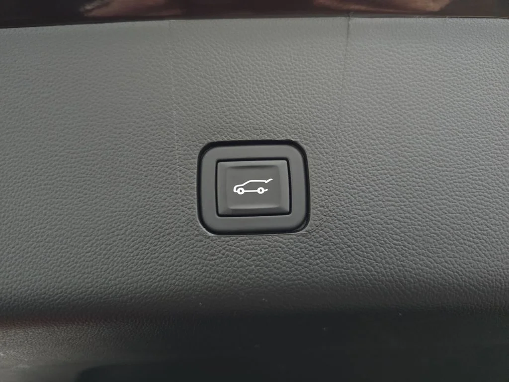 2023 Chevrolet Traverse High Country - Photo 13