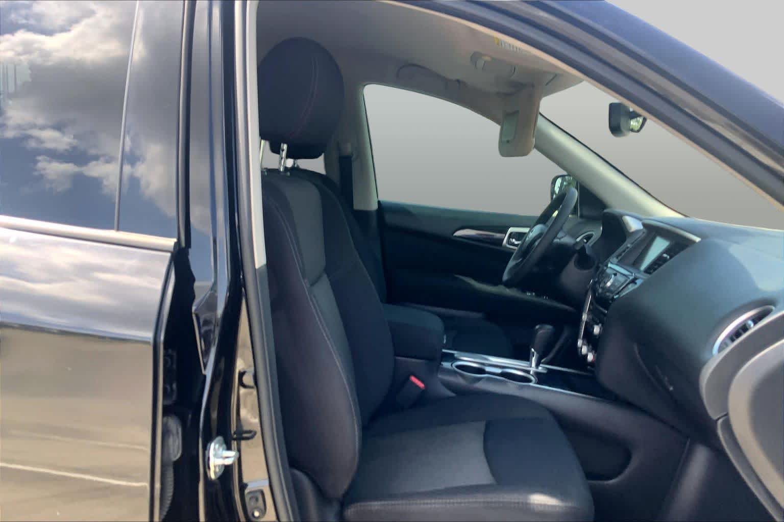 Used 2017 Magnetic Black Metallic Nissan SV image 9