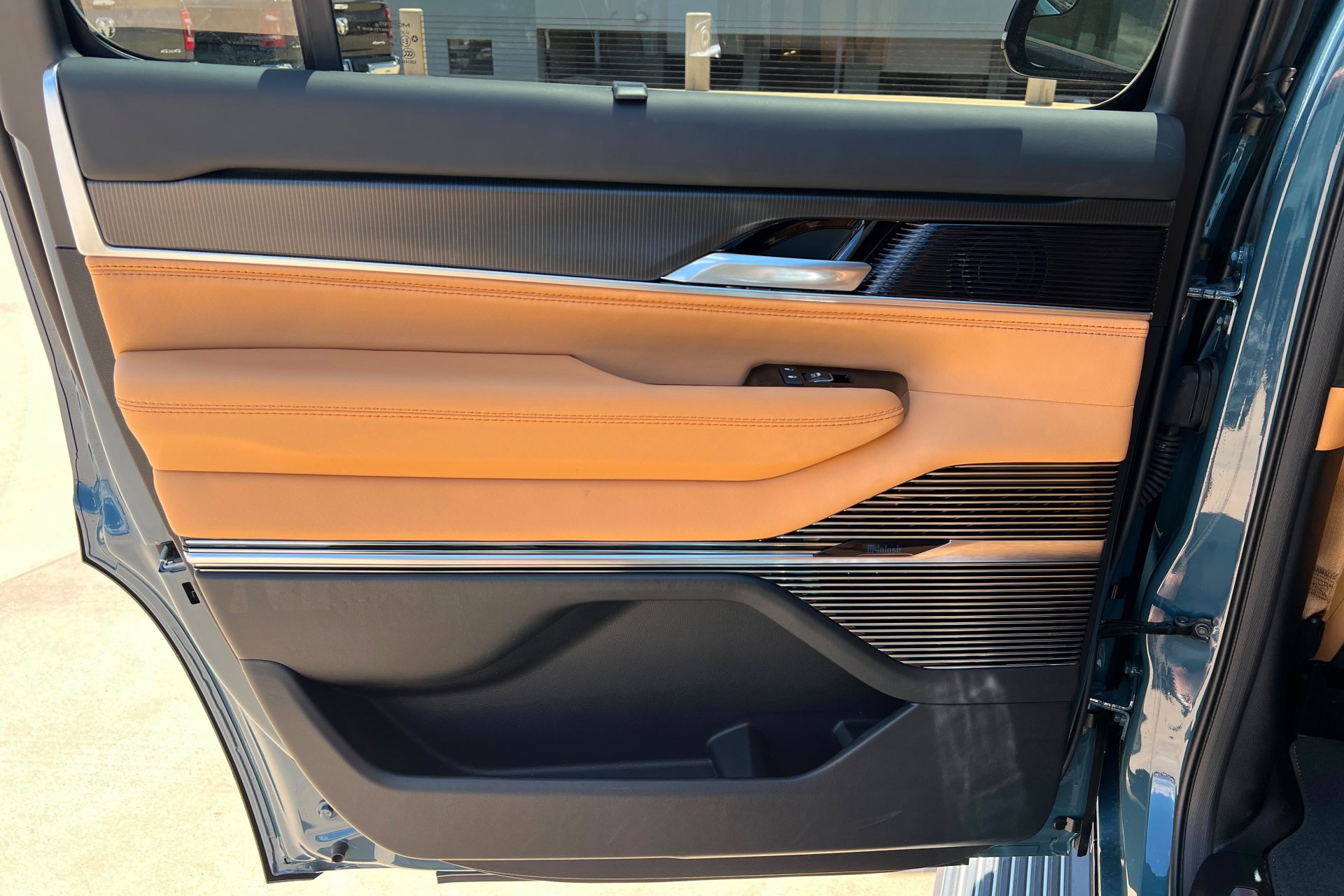 New 2026 Steel Blue Exterior Paint Jeep Summit Reserve image 19