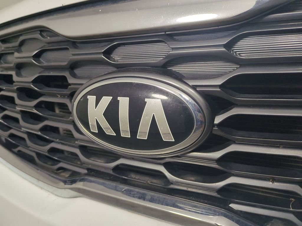 2020 Kia Sorento LX - Photo 13