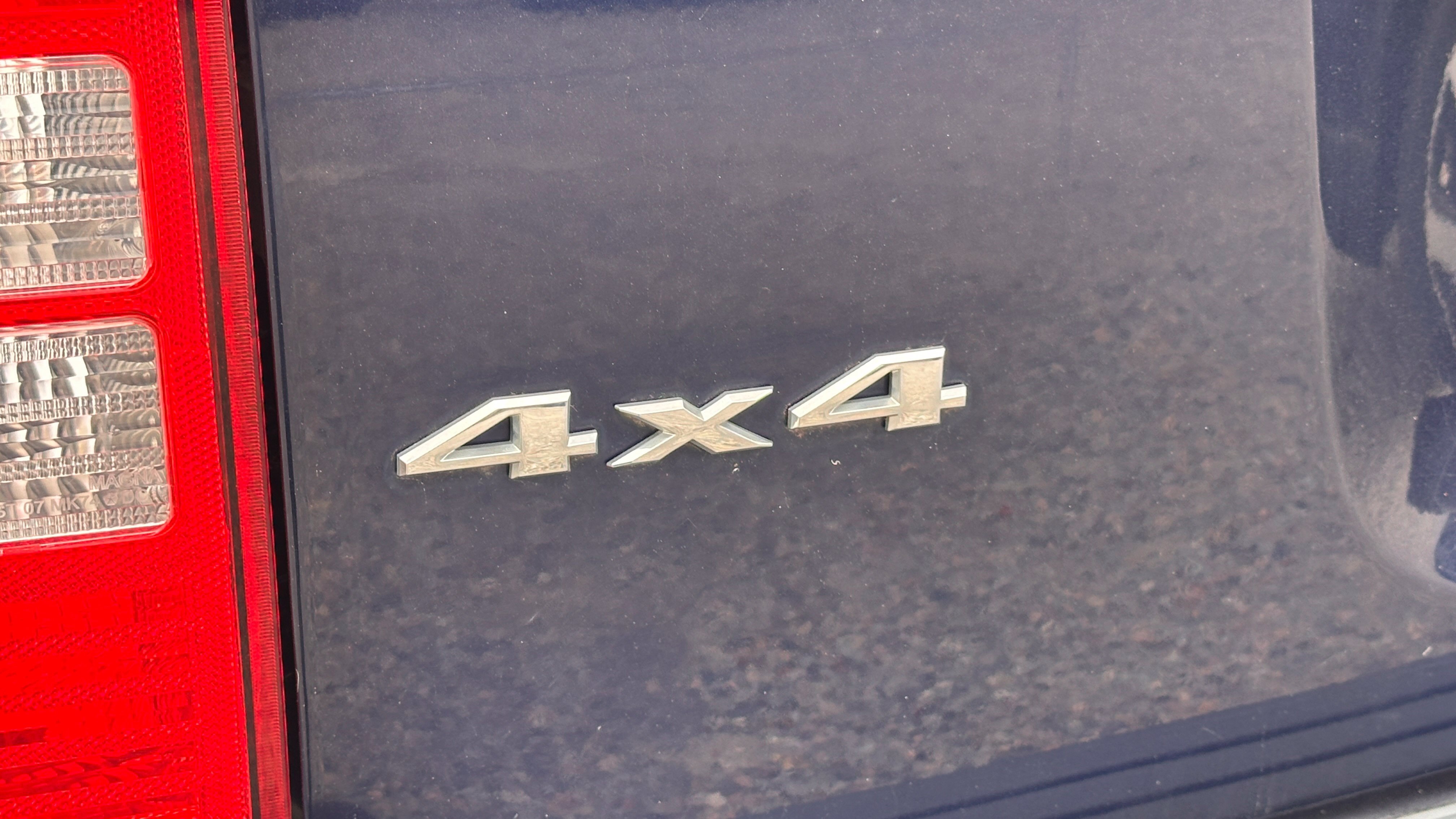 Used 2014 Blue Jeep Latitude image 7