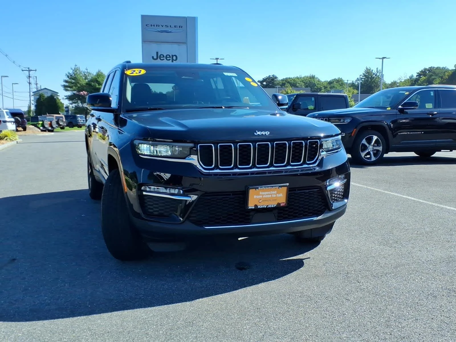 Certified Used 2023 Diamond Black Crystal Pearlcoat Jeep Limited image 4