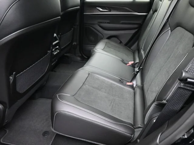 New 2026 Diamond Black Crystal Pearl-Coat Exterior Paint Jeep Altitude image 27