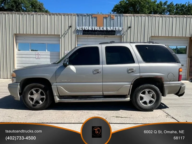 Used 2001 Silver GMC Denali Sport Utility 4D image 1