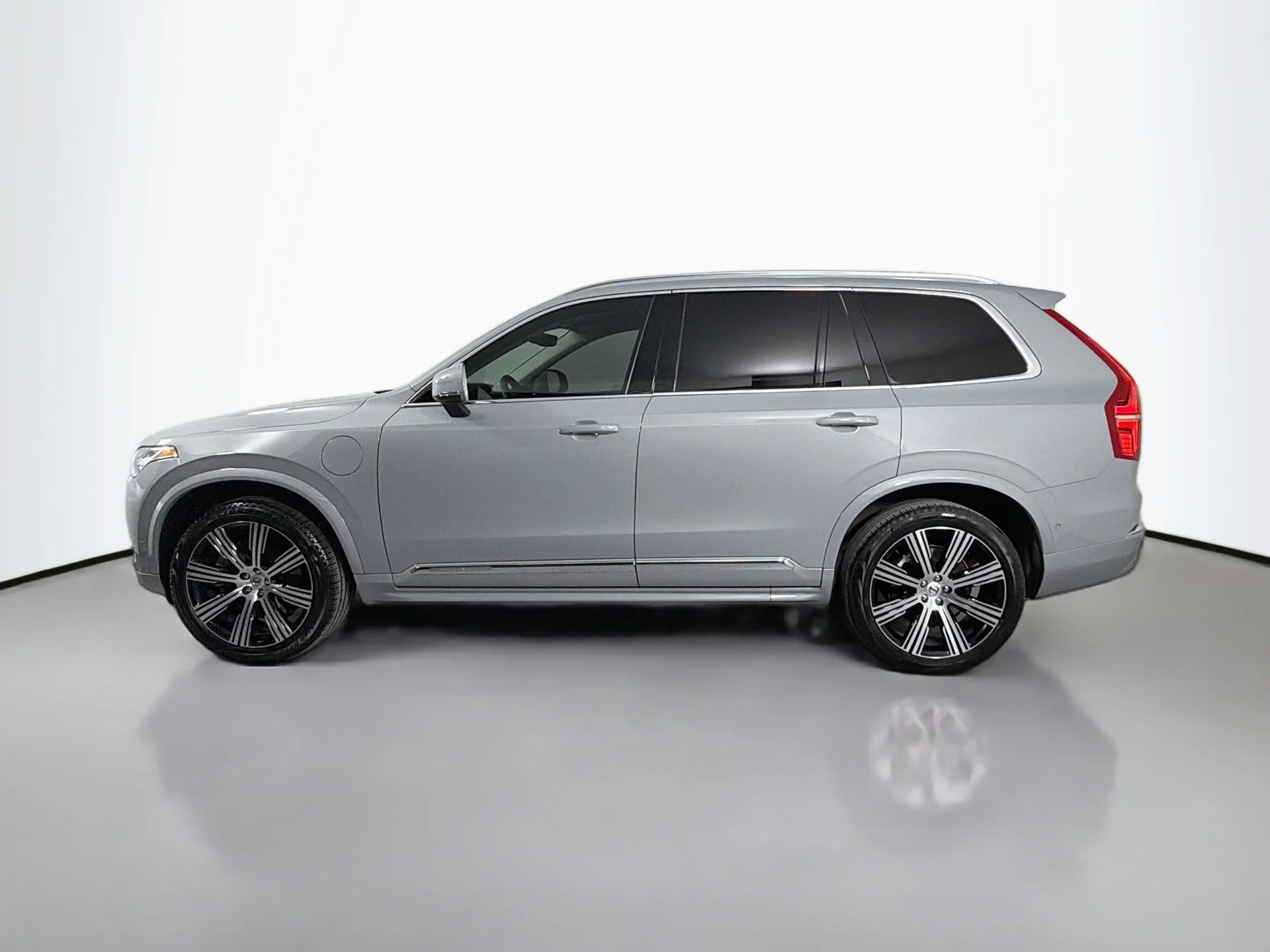 Used 2024 Gray Volvo T8 Plus Bright Theme 7 Passenger image 9