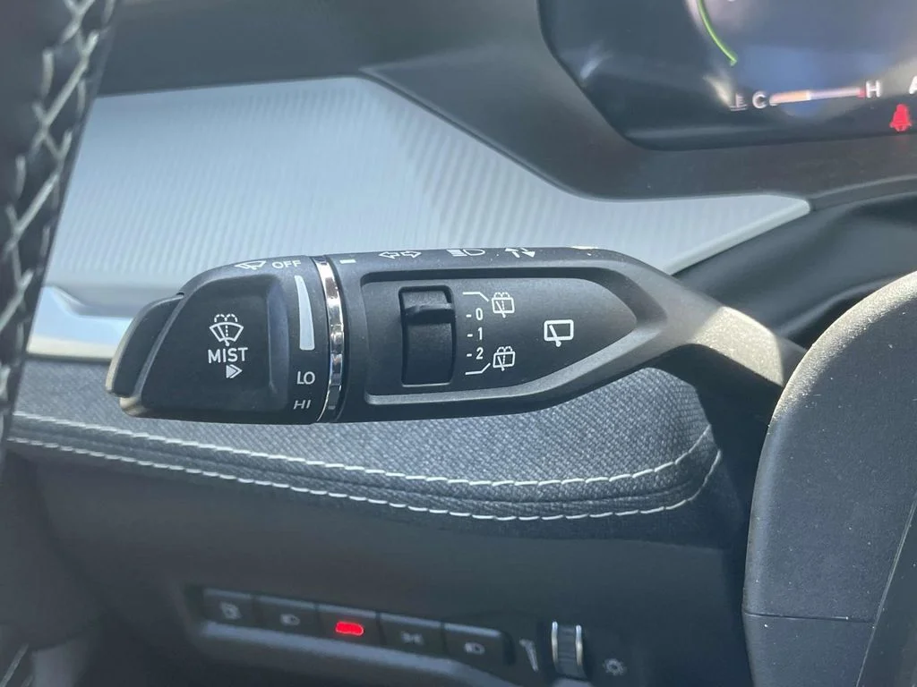 New 2026 Hydro Blue Pearlcoat Jeep Laredo image 33