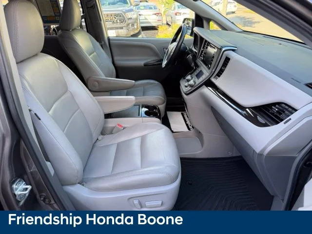 Used 2018 Gray Toyota XLE Premium image 53