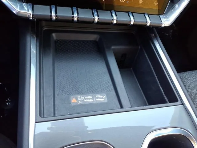Used 2025 Ebony Twilight Metallic GMC Elevation image 20