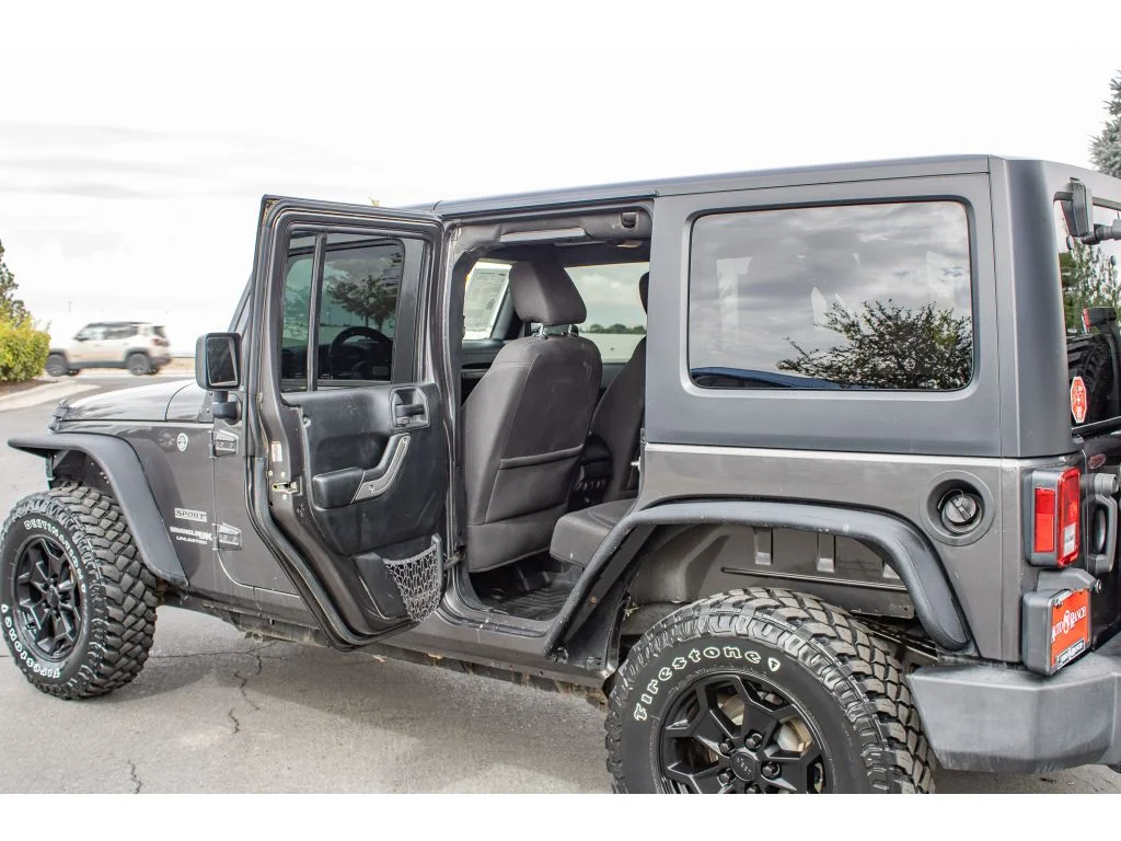 Used 2018 Granite Crystal Metallic Clearcoat Jeep Sport S image 13
