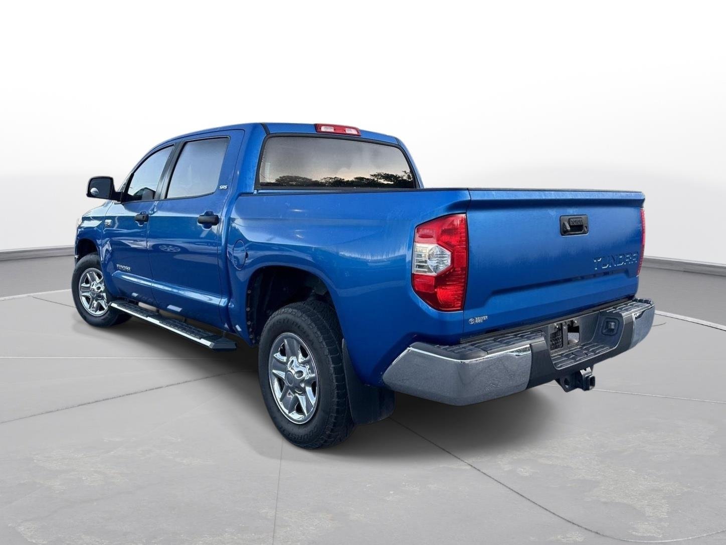 Used 2017 Blazing Blue Pearl Toyota SR5 image 8