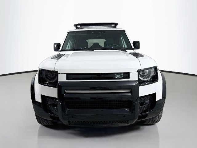 Used 2023 White Land Rover S image 2