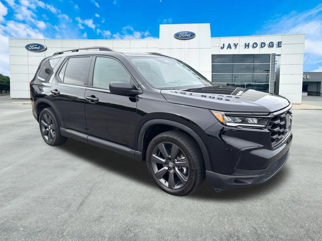 2025 Honda Pilot Sport 2WD's photo