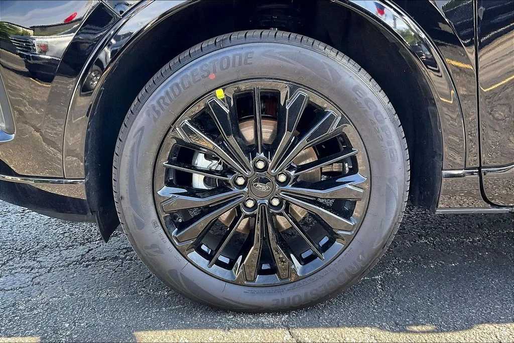 New 2026 Agate Black Metallic Ford ST-Line Elite image 8