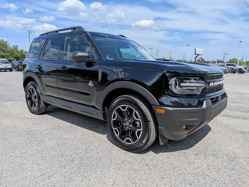 Used 2025 Black Ford Outer Banks image 2