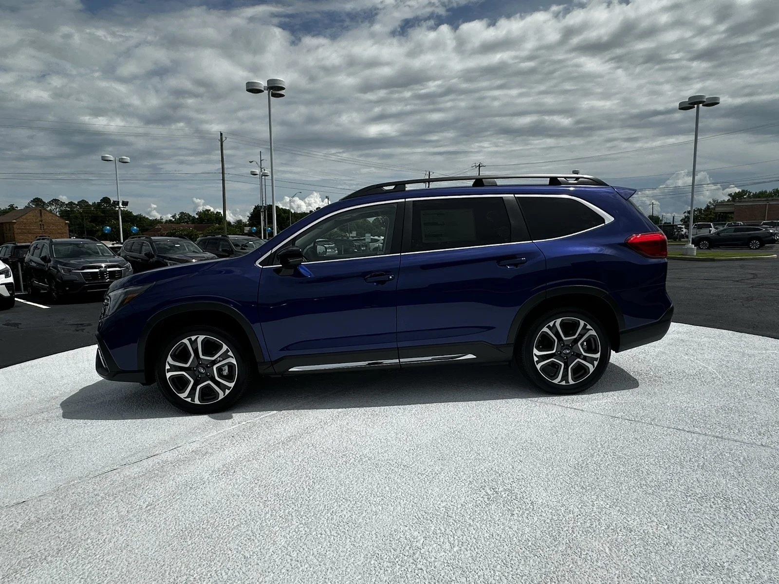 New 2026 SAPPHIRE BLUE PEARL Subaru Limited 7-Passenger image 4