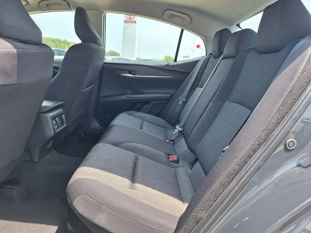 2025 Toyota Camry LE - Photo 10