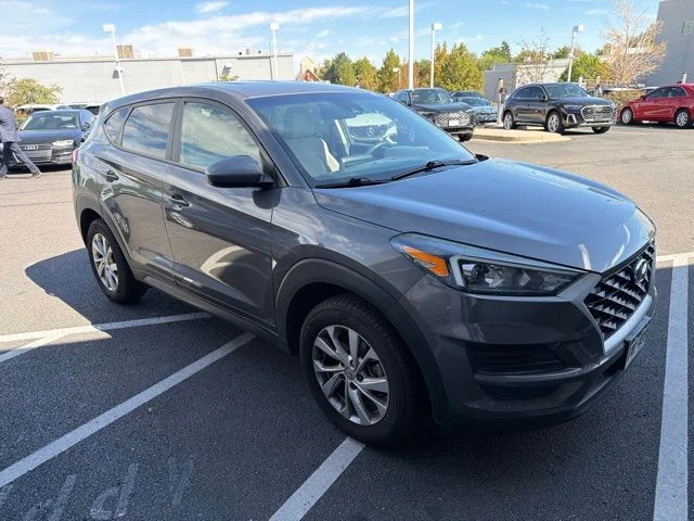 Used 2020 Gray Hyundai SE image 2