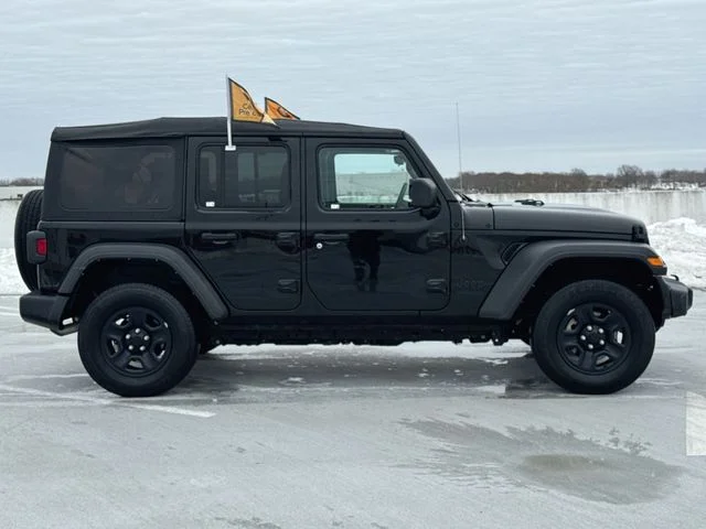 Used 2022 Black Jeep Unlimited Sport image 9