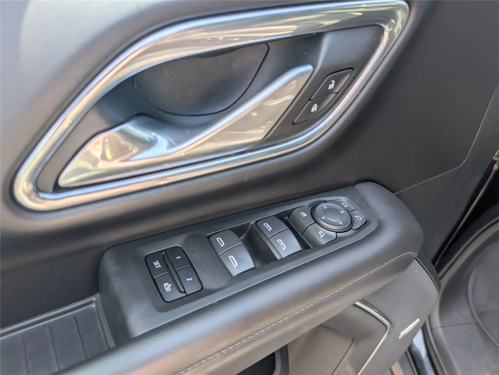 Used 2022 Black Chevrolet Z71 image 11