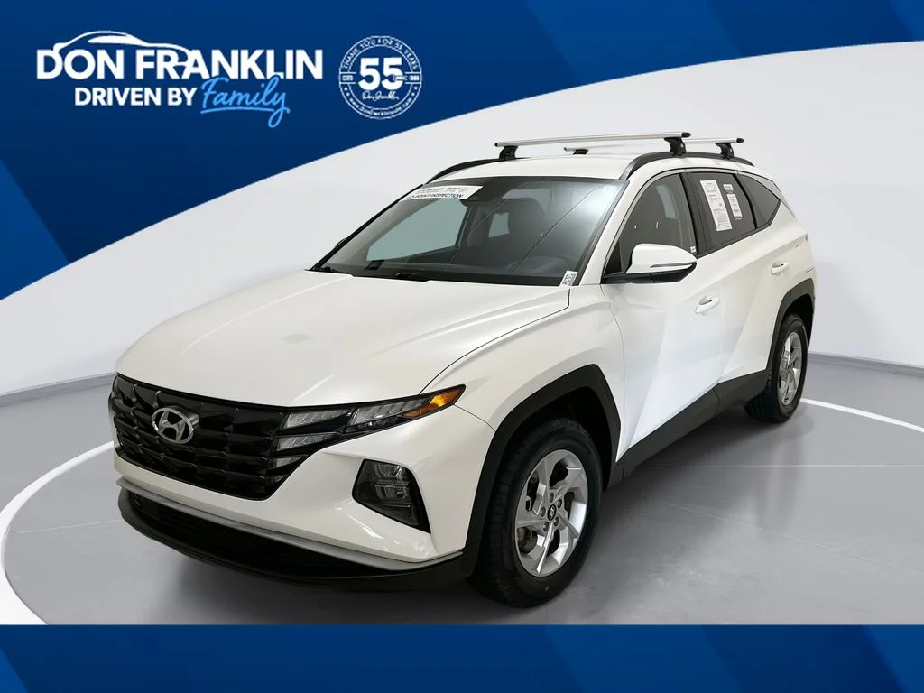 Used 2023 White Hyundai SEL image 1