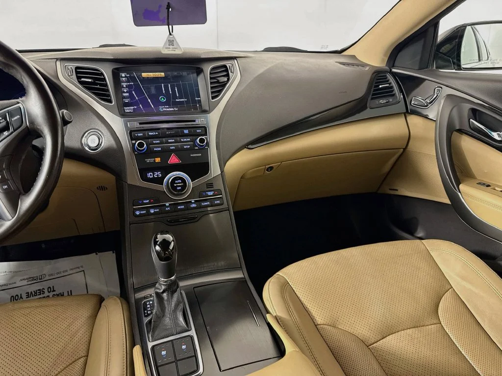 Used 2016 Black Hyundai Base image 28