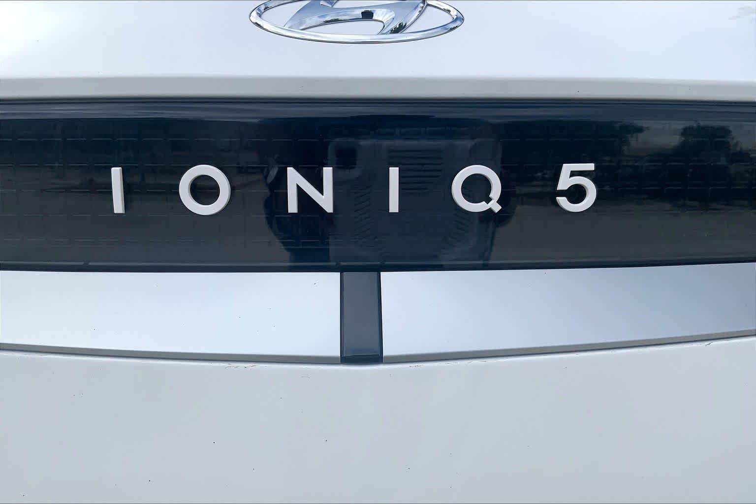 Used 2024 Atlas White Hyundai SEL image 9