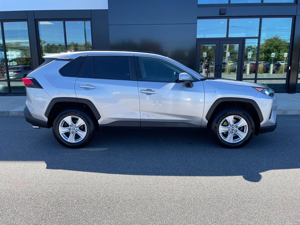 Used 2021 Silver Toyota LE image 3
