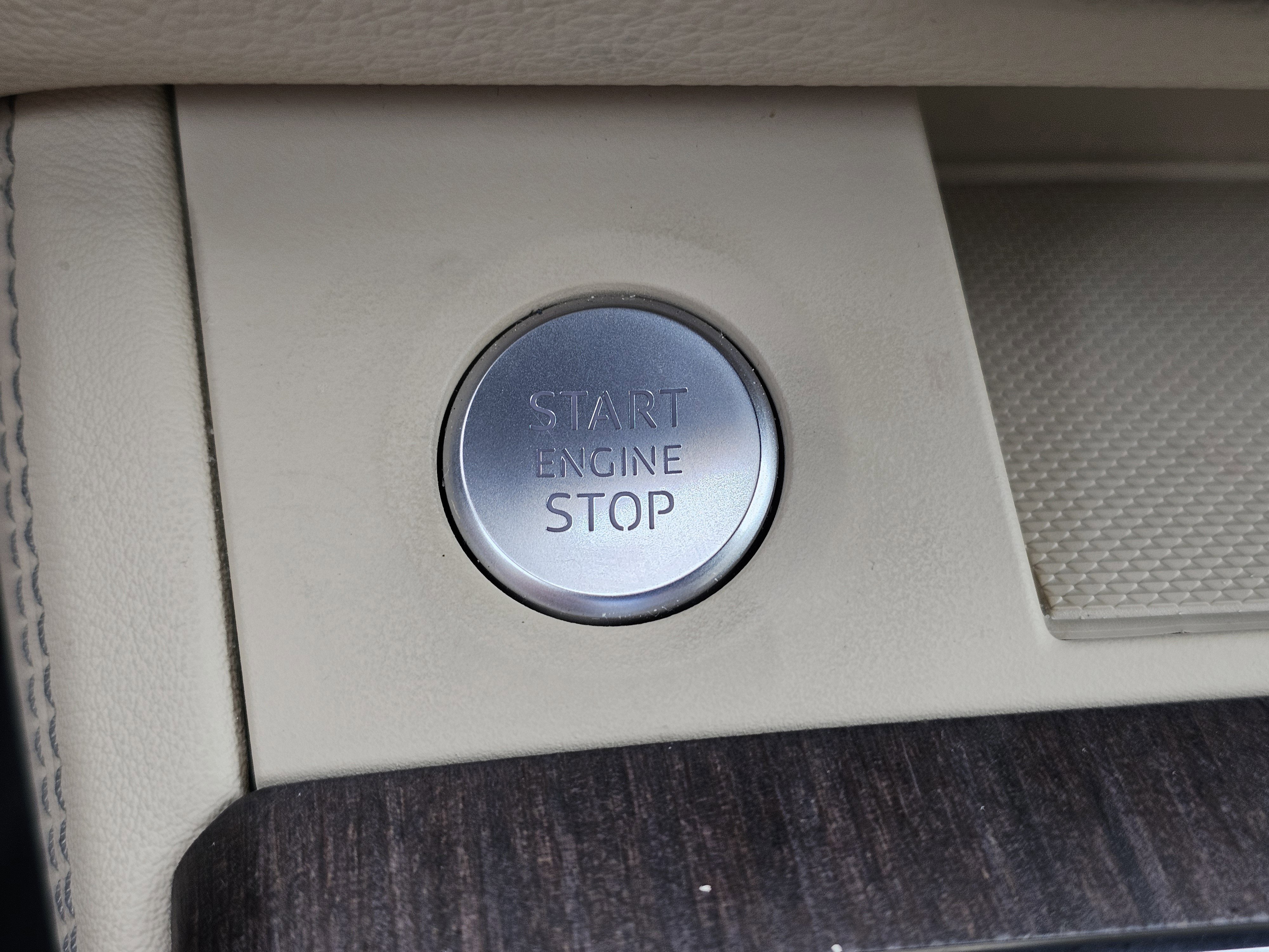 Used 2025 Daytona Gray Pearl Effect Audi S line Premium Plus image 24