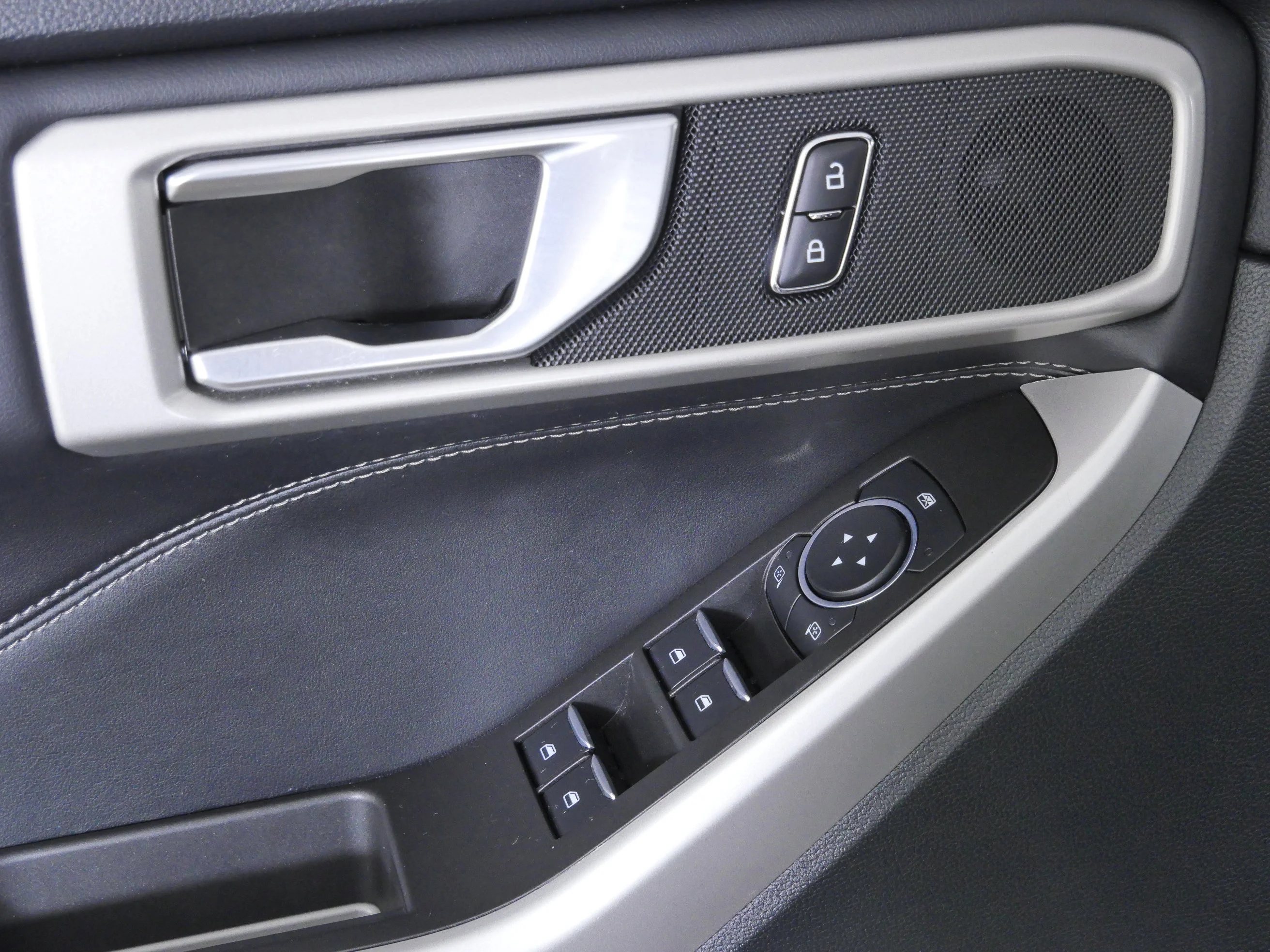 Used 2024 Iconic Silver Metallic Ford XLT image 23